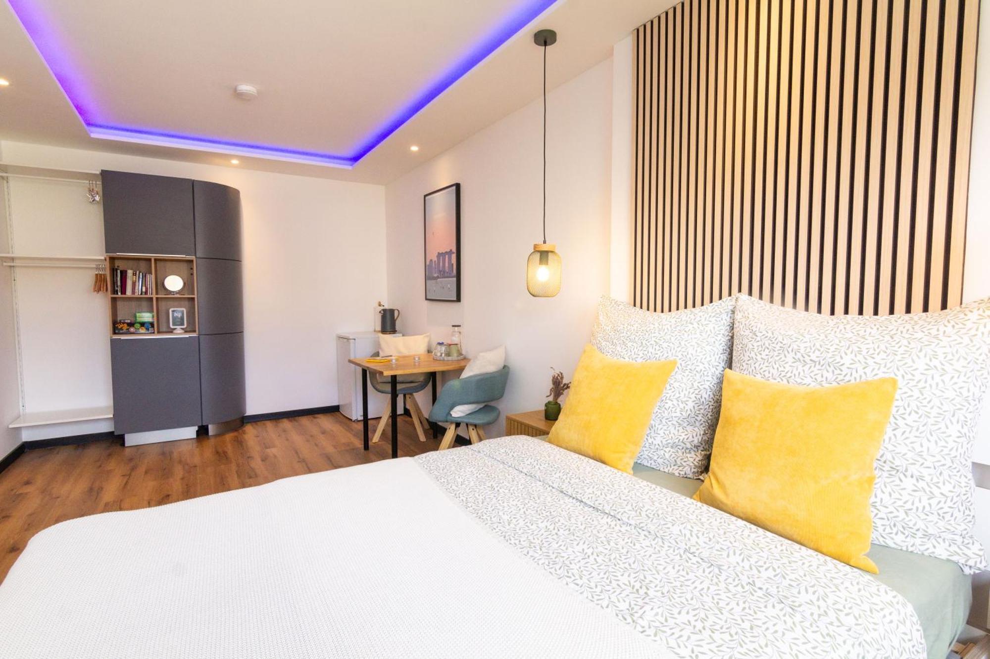 Shiny Singapore - - Doppelzimmer Mit Gemeinschaftsbad Keulen